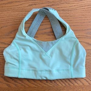 Lululemon sports bra size 4